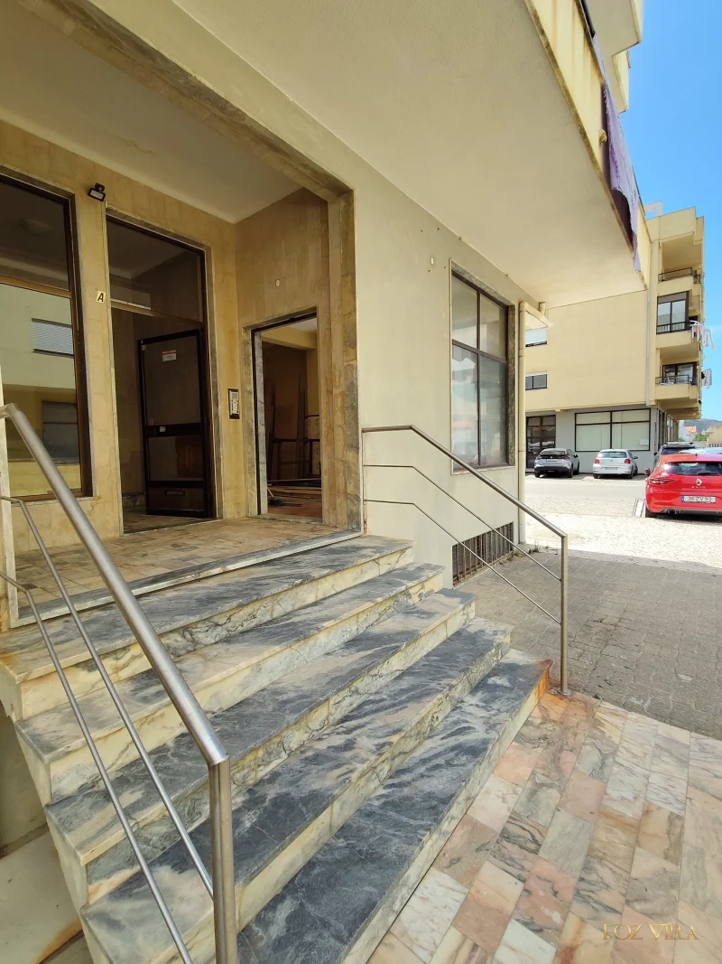 Loja para Venda em Quiaios — Avenida Principal, a 2 Minutos da Praia